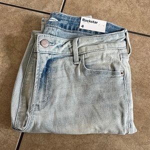 NWT Old Navy Rockstar Skinny Jeans